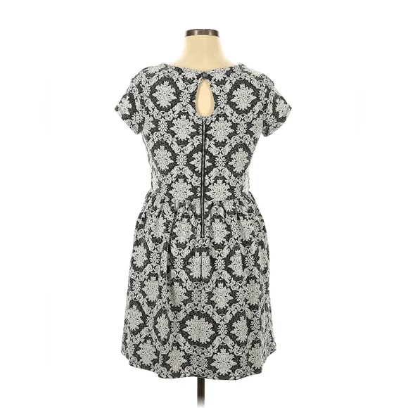 Fit and Flare dress - Picture 2 of 6